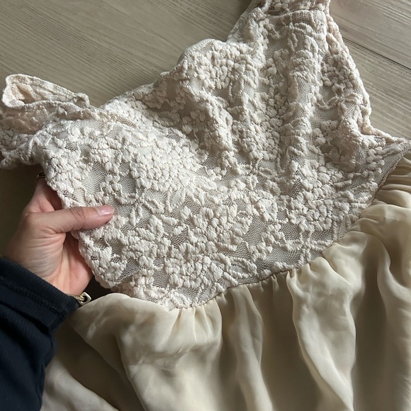 Elegant Cream Lace Kids Dress size 7/8 - Picture 2 of 3